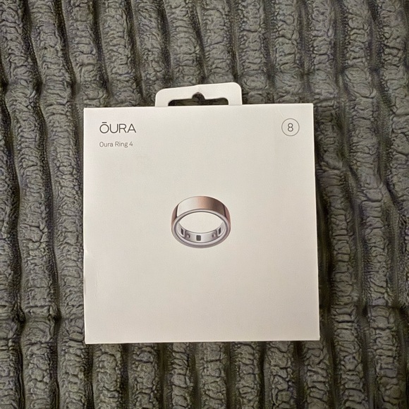 NEW Oura - Ring 4 - Smart Ring - Size 8- Rose Gold - (2024) - Picture 2 of 10